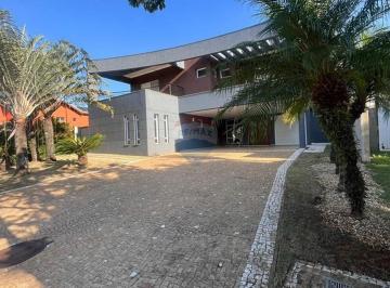 Casa · 520m² · 5 Quartos · RE/MAX aluga casa com 520 m², 5 quartos com ar condicionado (sendo 4 suites - 1 master e 1 no térreo