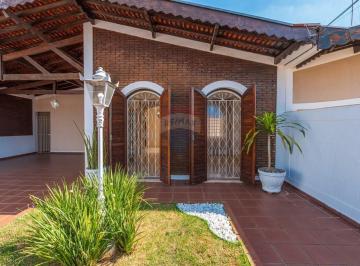 Casa · 142m² · 3 Quartos · 3 Vagas · RE/MAX Vende Casa Retrofit 142m², R$695.000 - 3 Dormitórios, 1 Suíte, 2 Vagas e Área Gourmet - Par