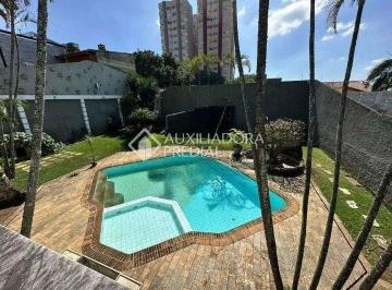 Casa · 300m² · 4 Quartos · 8 Vagas · Residência de Alto Padrão - 800m² de Terreno e 310m² Construídos no Baeta Neves