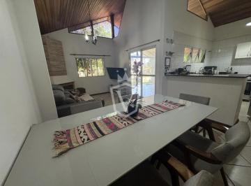 Casa · 200m² · 3 Quartos · 2 Vagas · Casa à venda com 03 quartos no Chácara das Palmeiras Imperiais - Medeiros, Jundiaí/SP.
