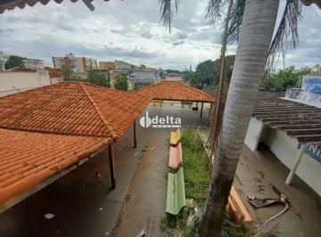 Comercial · 1600m² · 1 Quarto · 10 Vagas · Casa comercial disponível para locação no bairro Martins em Uberlândia-MG