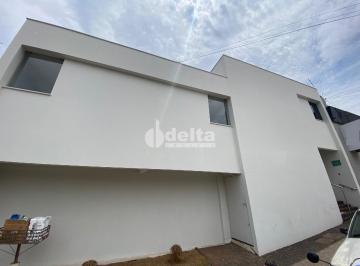 NULL · Casa comercial disponível para locação no bairro Lidice em Uberlândia-MG