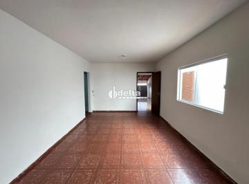 Casa · 250m² · 3 Quartos · 4 Vagas · Casa com 3 quartos sendo 1 suíte disponível para locação no bairro Cidade Jardim em Uberlândia-MG