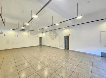 Comercial · 226m² · Imóvel de uso misto à venda com salão amplo no térreo e 03 quartos, sendo 01 suíte no pavimento supe