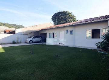 Casa · 3 Quartos · 3 Vagas · Ampla casa no bairro Velha Central!