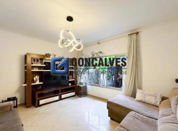 Casa · 224m² · 3 Quartos · 2 Vagas · Sobrado residencial com 3 quartos e quintal à venda no Bairro Planalto