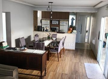Casa · 158m² · 3 Quartos · Casa na Vila Maringá: 2 quartos (1 suíte), amplo quintal e edícula completa