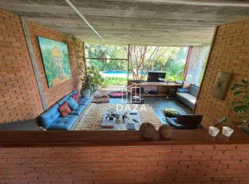 a60d87c8d697bfa565d6fd54ba4ee5ea8fb5be36 · Casa de Alto Padrão no Morumbi com Jardim Exuberante, Piscina sem Cloro e Telhado Verde