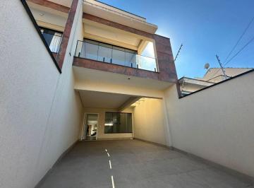 Casa de 3 quartos, Guarulhos · Sobrado de Alto Padrão com 3 Suítes, Quintal com Churrasqueira e 4 Vagas – Jardim Santa Mena / Bosqu