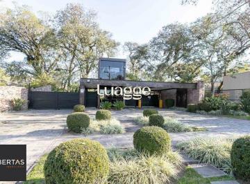 Casa · 431m² · 4 Quartos · 5 Vagas · Casa de condomínio impecável no Las Rocas