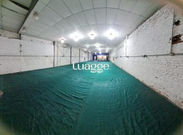 Comercial · 452m² · 4 Quartos · 1 Vaga · Espaço amplo, banheiros e garagem no Bairro Floresta