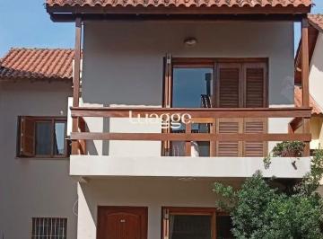 Casa · 197m² · 3 Quartos · 2 Vagas · Sobrado diferenciado com 3 dormitórios com sacada, no Bairro Guarujá.