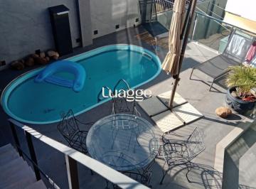 Casa · 1089m² · 5 Quartos · 3 Vagas · 🏡✨ EXCELENTE CASA COM PISCINA, AMPLO ESCRITÓRIO E MUITO ESPAÇO! ✨🏊‍♂