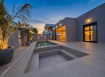 Casa · 265m² · 4 Quartos · 4 Vagas · Quatro suítes em 265 m², no Alphaville Nova Esplanada 4