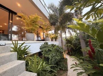 Casa · 290m² · 3 Quartos · 4 Vagas · Casa Contemporânea com Rooftop no Condomínio Bougainville