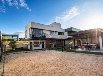Casa · 520m² · 4 Quartos · 6 Vagas · A casa com quadra de beach tennis, no Saint Patrick