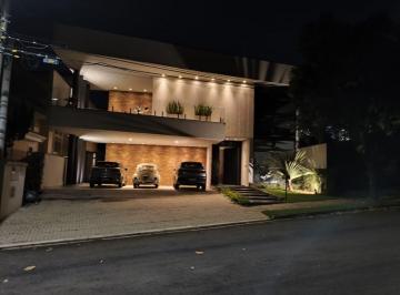Casa · 355m² · 3 Quartos · 6 Vagas · Exclusiva Casa no Sunset com 3 Suítes, Spa e Garagem para 6 Carros