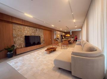 Casa · 375m² · 3 Quartos · 10 Vagas · Arquitetura brasileira contemporânea, no Jequitibá