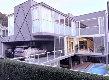 Casa · 600m² · 3 Quartos · 2 Vagas · Sobrado Moderno com Piscina e Spa no Granja Viana
