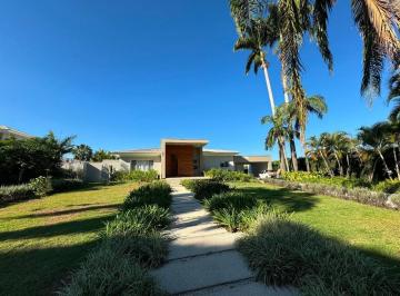 Casa · 710m² · 4 Quartos · 20 Vagas · Casa Moderna Estilo Chácara no Condomínio Santa Maria