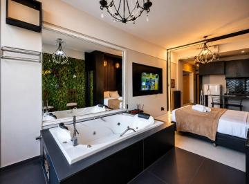 Apartamento de 1 quarto, Rio de Janeiro · Belíssimo Loft entre Glória e Lapa. Tendo vista ao longe mar. Mobiliado, tendo hidromassagem