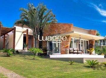 Casa · 593m² · 4 Quartos · 7 Vagas · Casa à beira do lago na área central do condomínio com 4 suites