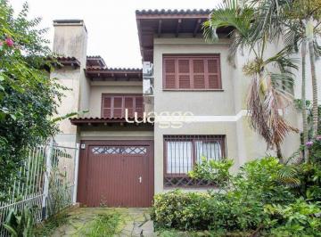Casa · 172m² · 3 Quartos · 2 Vagas · Casa de alvenaria, 3 dormitórios, 1 suíte e pátio com piscina, bairro Espírito S