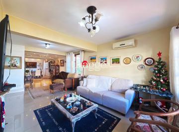 Casa · 185m² · 3 Quartos · 3 Vagas · Casa em condomínio bairro Tristeza, com 185m² privativos.