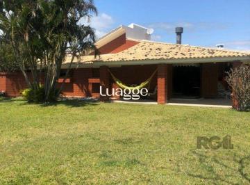 Casa · 210m² · 4 Quartos · 3 Vagas · Espaçosa e acolhedora residência numas das esquinas em  charmosa rua de Atlântid