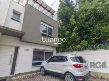 Casa · 196m² · 3 Quartos · 2 Vagas · Casa impecável e mobiliada, com 3 niveis, possui 3 dormitórios sendo 1 suíte, 4
