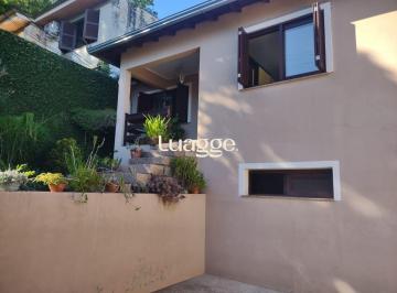 Casa · 290m² · 4 Quartos · 2 Vagas · Casa com 4 quartos, suíte, piscina, lareira, churrasqueira em um terreno de 616m