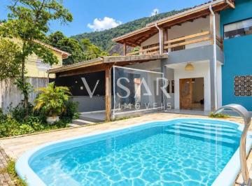 Casa · 140m² · 3 Quartos · 3 Vagas · Casa com piscina na região central de Caraguatatuba
