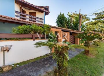 Casa · 200m² · 3 Quartos · 4 Vagas · Casa com estilo rústico próxima à praia