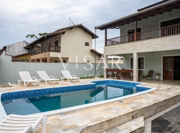 Casa · 264m² · 3 Quartos · Casa próxima à Praia do Capricórnio
