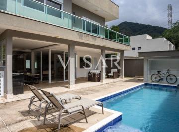 Casa · 205m² · 4 Quartos · 2 Vagas · Casa em Ubatuba próxima ao mar