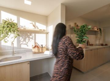 img1 · Apartamento reformado com três quartos em predinho no Água Verde