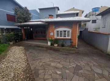 Casa · 360m² · 3 Quartos · 5 Vagas · Casa com 3 dormitórios, amplo pátio e lareira