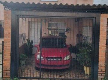 Casa · 49m² · 2 Quartos · 1 Vaga · Sobrado em condomínio no bairro Vila Nova com 2 dormitórios, sendo 1 suíte.