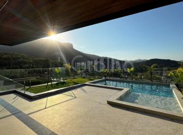 1 · Casa alto padrão com três quartos na Pedra Branca