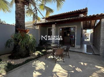 Casa · 240m² · 3 Quartos · 1 Vaga · Casa com 3 Quartos, Suíte, Piscina e Móveis Planejados à Venda em Itaipuaçu