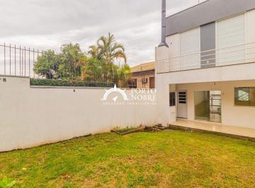 Casa · 229m² · 3 Quartos · 3 Vagas · Casa com 3 dormitórios, suíte, lavabo e amplo pátio.