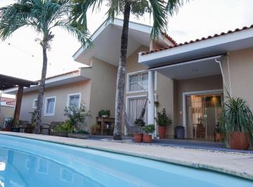 Casa · 600m² · 4 Quartos · 3 Vagas · Belíssima Casa em Condomínio de Alto Padrão.