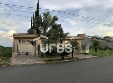 Casa · 347m² · 4 Quartos · 4 Vagas · 0 - Sobrado 4 quartos, sendo 4 suítes