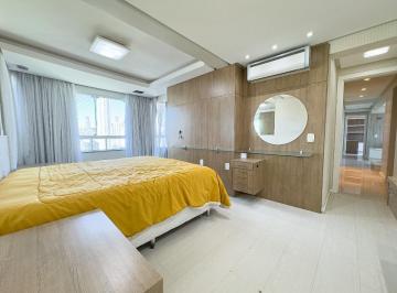 c3ecf335-b140-401c-b16d-8fce73adf13e · Confortável duplex para venda em Centro com 4 quartos, sendo 4 suítes, 413m²
