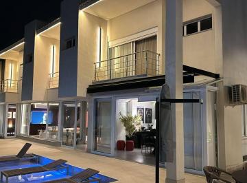 Casa · 557m² · 4 Quartos · 6 Vagas · Casa para venda e aluguel em Tamboré de 557.00m² com 4 Quartos e 6 Garagens