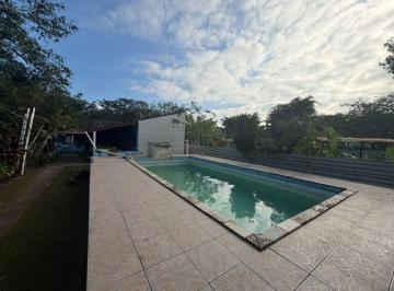 Rural de 4 quartos, Itanhaém · Chácara à 500m da rodovia, com churrasqueira, piscina e árvores. Localizado em Peruíbe.