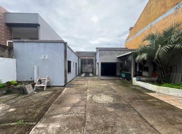 Casa · 150m² · 2 Quartos · Casa com 2 dormitorios para venda a apenas 50m do mar no bairro Salinas em Cidreira/RS