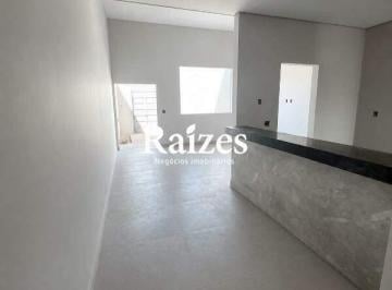 Casa · 60m² · 2 Quartos · 2 Vagas · Casa com 2 quartos sendo 1 suite no Bairro Jardim Holanda em Uberlândia