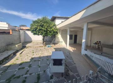 Casa · 200m² · 3 Quartos · 2 Vagas · Casa de 3 quartos e patio para alugar no Corrego Grande