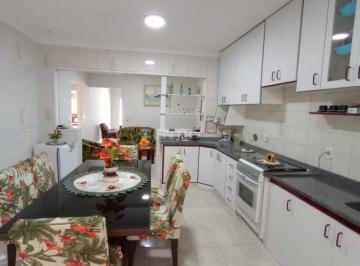 Casa · 204m² · 3 Quartos · 2 Vagas · CASA TERREA COM PONTO COMERCIAL